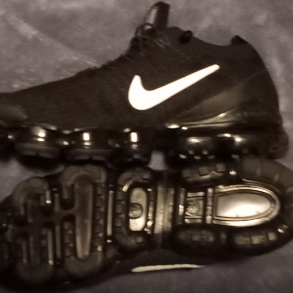 Brand new Men black vapormax flyknit size 11